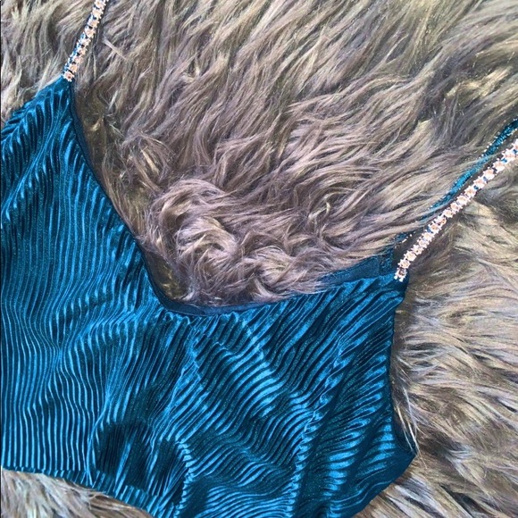 TOP 𝘀𝗵𝗼𝗿𝘁 𝗻𝗶𝗴𝗵𝘁𝗴𝗼𝘄 - Picture 2 of 2